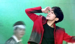 易烊千玺跳舞视频,惊艳演绎舞蹈魅力